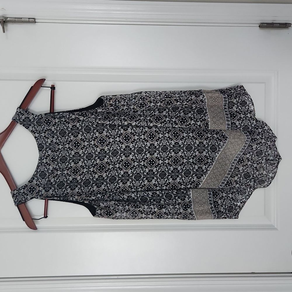 Black, gray, beige sleeveless blouse